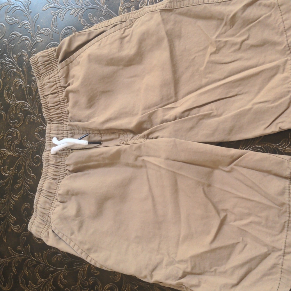 Boys Cat & Jack Shorts Color- Khaki Size- M (8-10)